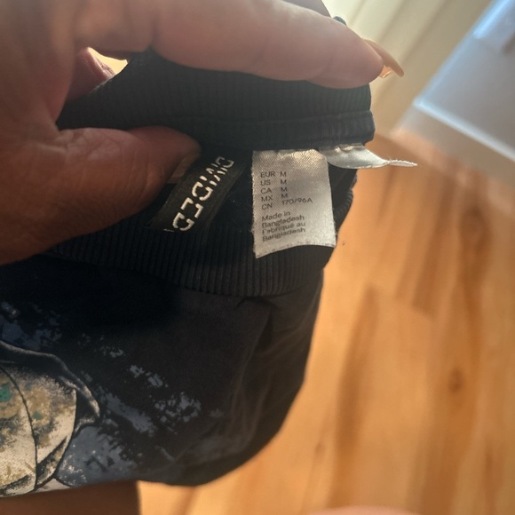 Divided Metallica Graphic Tee - Picture 2 of 3